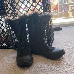 Snow boots